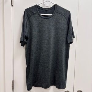 Lululemon Men's Dark GreenT-Shirt size L
